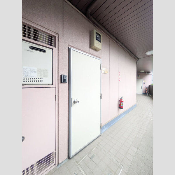 AWAビル102号室 玄関