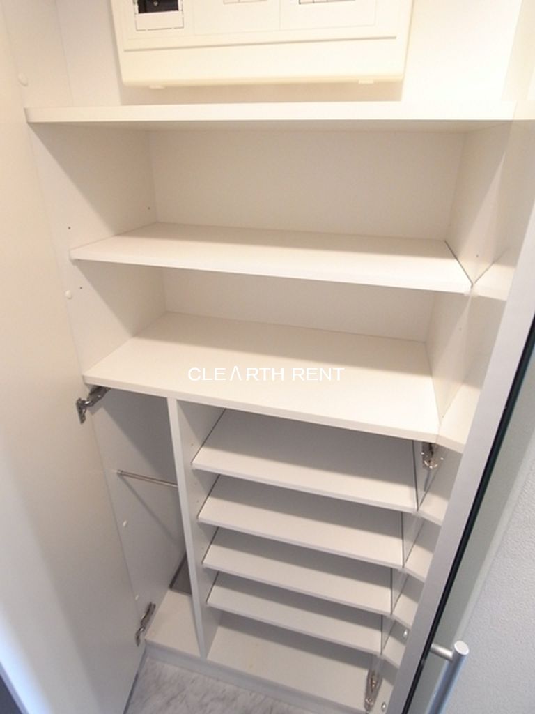 コンシェリア・デュー代々木公園8階 傘やブールも入るシューズボックス