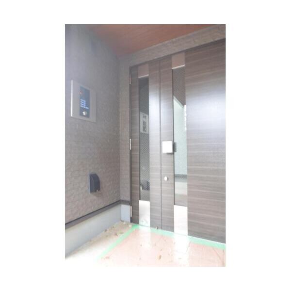 ルミエル五本木301号室 エントランス