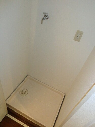 コート新橋 室内洗濯機置場　※2014年6月撮影