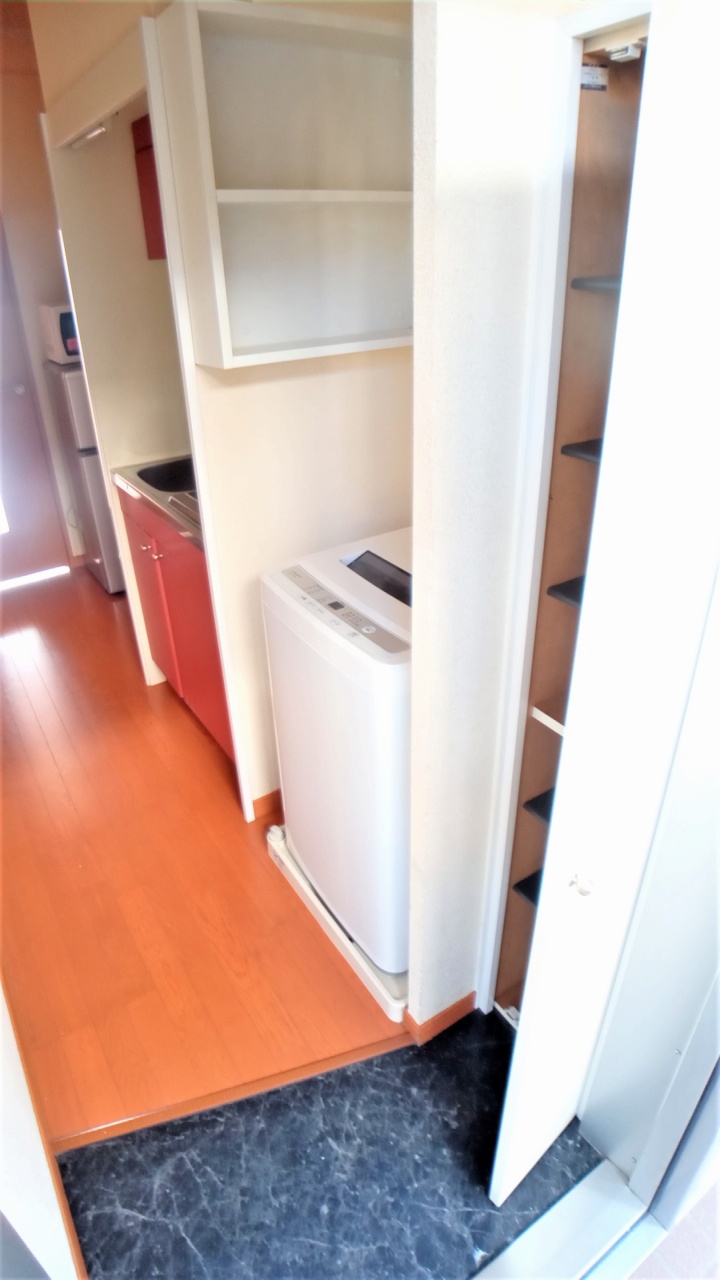 レオパレスレスポワール 玄関