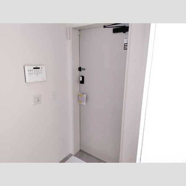 D-residence稲城302号室 玄関