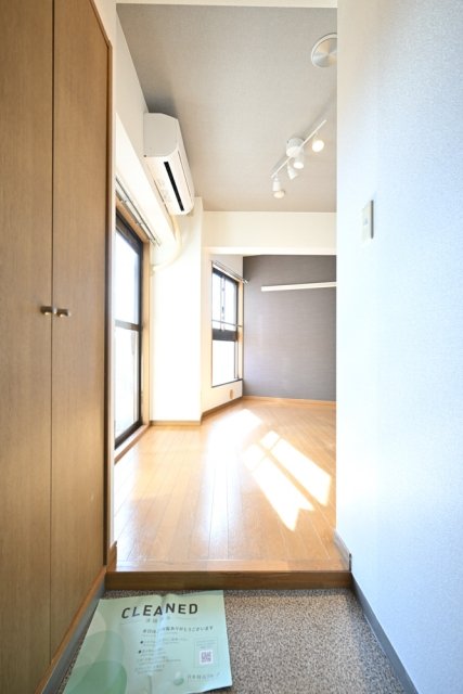 プレール新宿余丁町 玄関