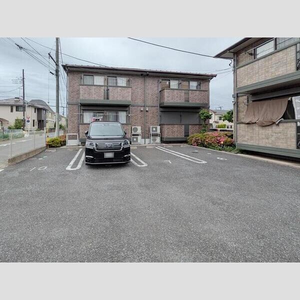 ヴィアレット　Ⅴ 駐車場