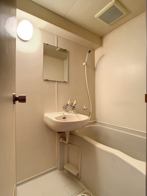 メゾンカルム横浜4階 お風呂