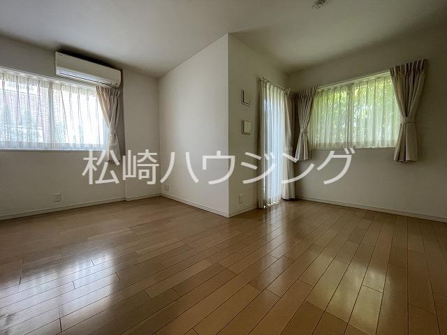 ＴＹ　ＨＯＵＳＥ1階 リビング