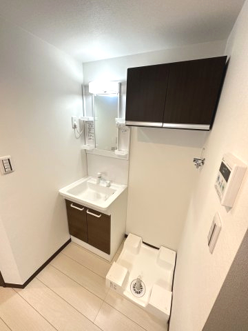 ベイルーム湘南台104号室 洗面所に独立洗面台・トイレ・室内洗濯機置場があります！