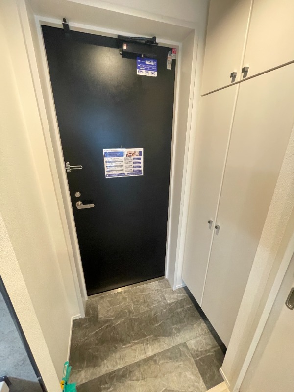 レジディア新川2階 玄関