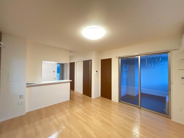 パーシモン00201号室 リビング