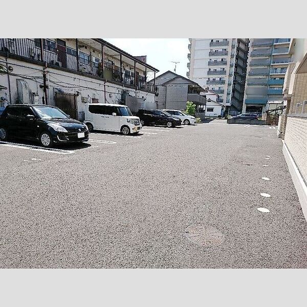 ロイヤルパレス　Ⅱ番館 駐車場