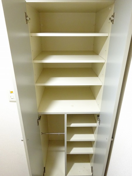 ライオンズプラザ鶴見中央201号室 収納