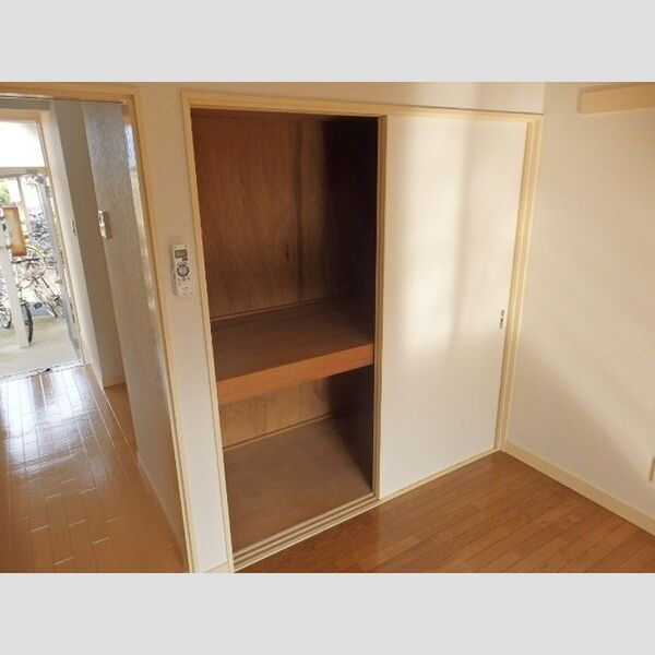 グリーンウッドハイツB107号室 収納
