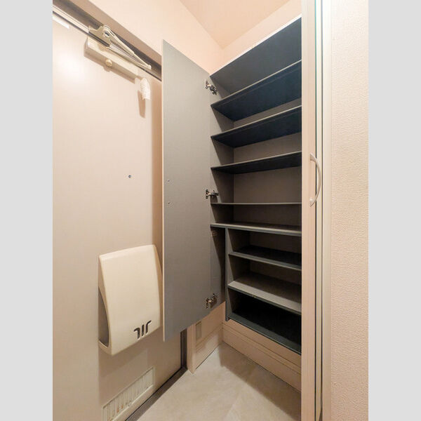 コートプラセール　B 玄関