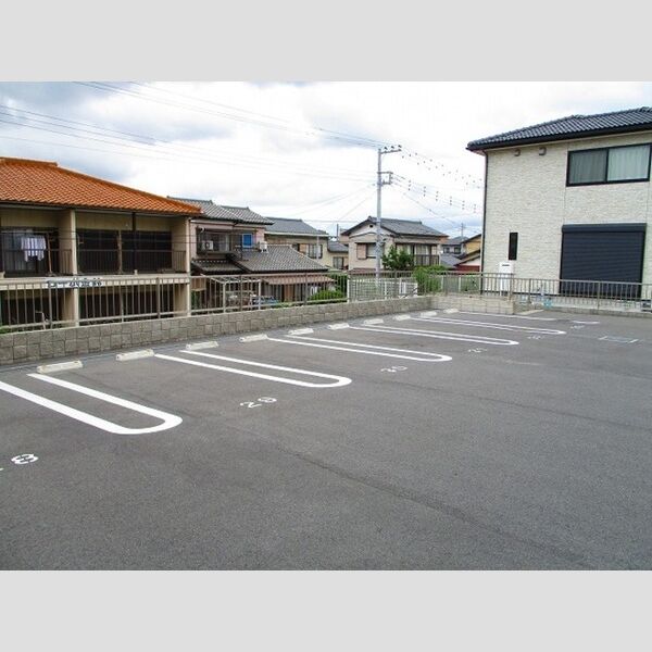 メゾンあき307号室 駐車場