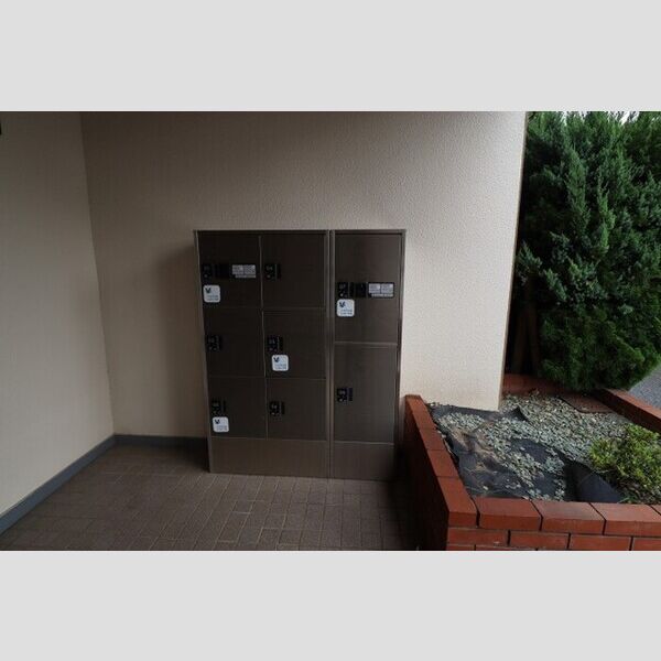 松丸第二コーポラス201号室 宅配ボックス