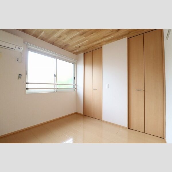 メゾン・ド・シャテーヌ203号室 洋室