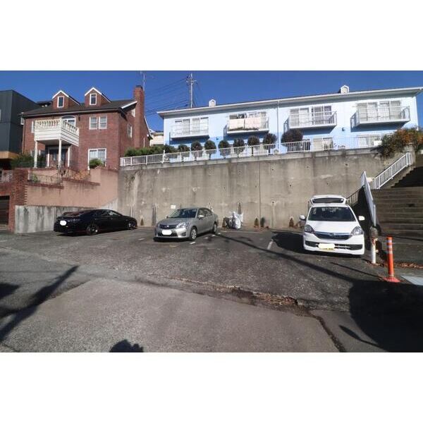 エステートピアさざん 駐車場