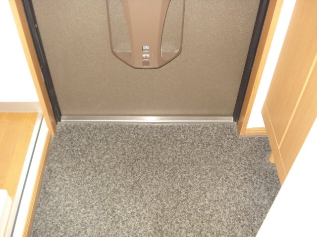 フローラリア303号室 玄関