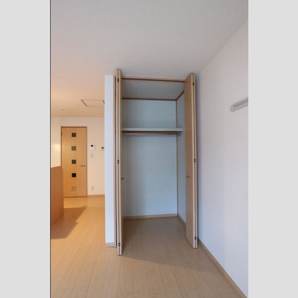 ヴィブレ・コンフォール202号室 クローゼット