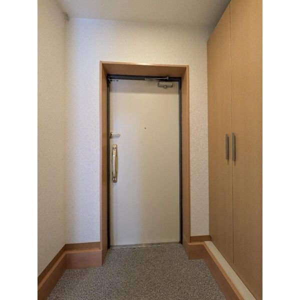 ソレイユ岸 玄関