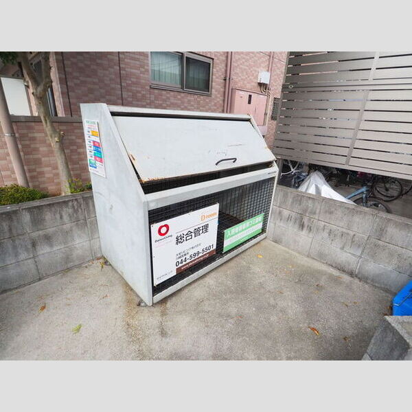モ・ルラン 敷地内ごみ置き場