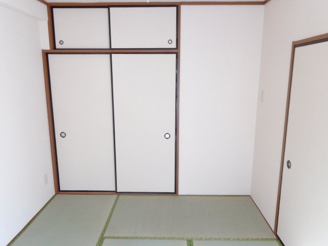 ドミールシャルム102号室 押入