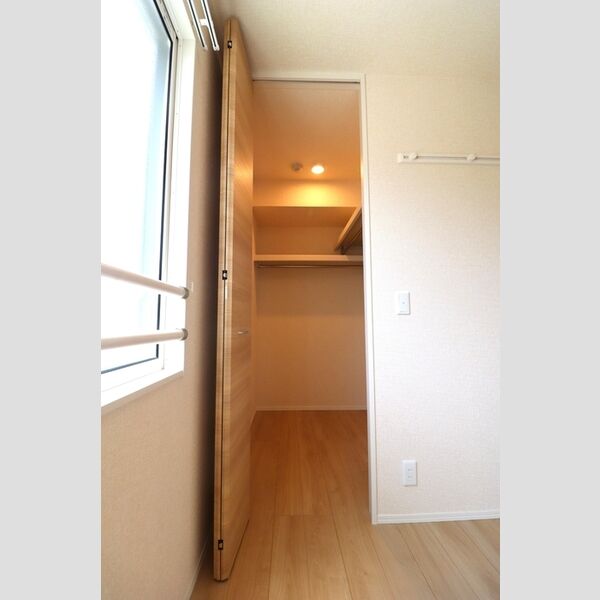 オーヴェスト深大寺302号室 洋室・クローゼット