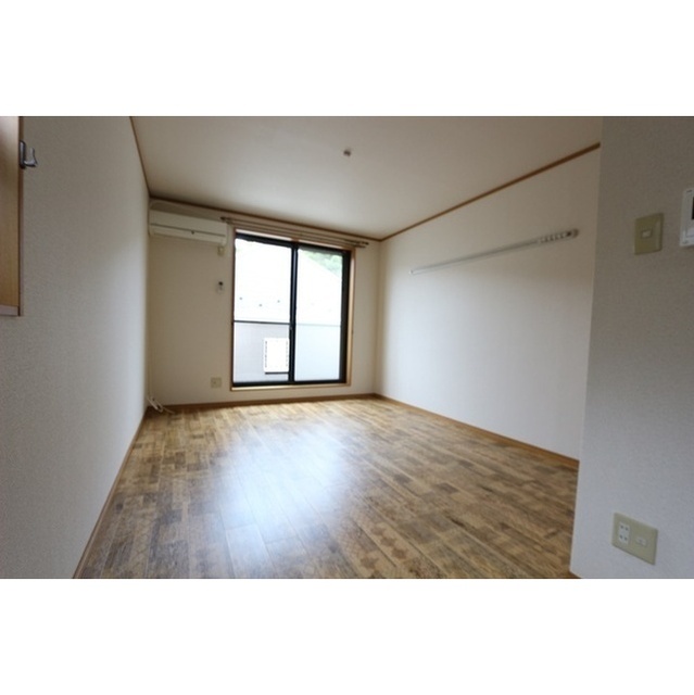 プリマヴェーラ201号室 洋室　8帖