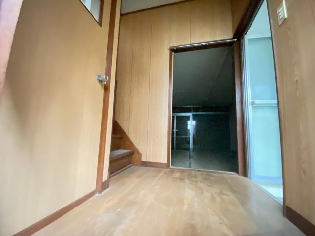 弓座アパート 玄関