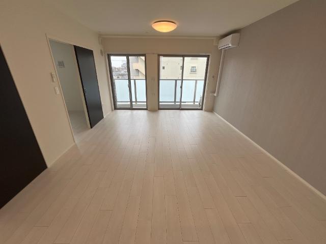 ディアパレス宮の前403号室 リビング