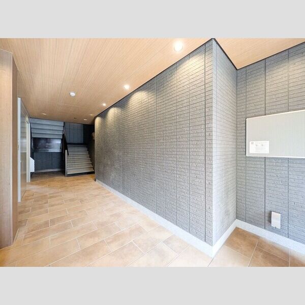 D-ROOM PREMIUM 多磨霊園駅203号室 エントランス