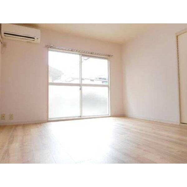 ハイツ創英 リビング