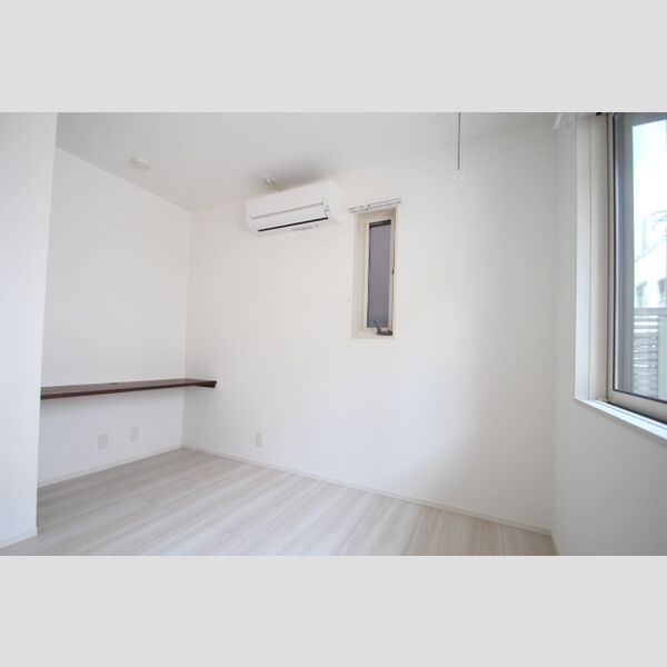 ノーバヤ　カナヤ101号室 洋室