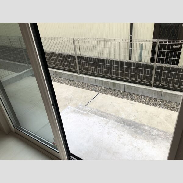 アン　リッシュ102号室 専用庭