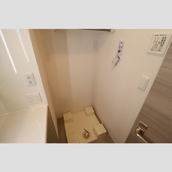 レーヴェ前原町202号室 洗濯機置き場