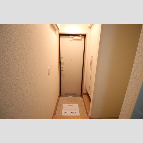 ヴェルデ都町106号室 玄関