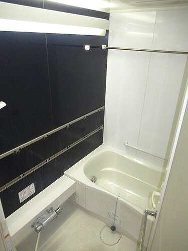 ライオンズステーションプラザ根岸ベイアーク4階 浴室　※2021年12月撮影