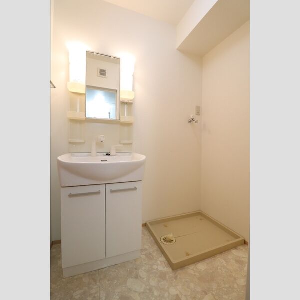 パシ・アージュパルコ105号室 洗髪洗面化粧台☆室内洗濯機置き場