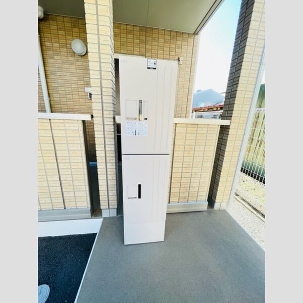 ディアベルジュ102号室 宅配ボックス