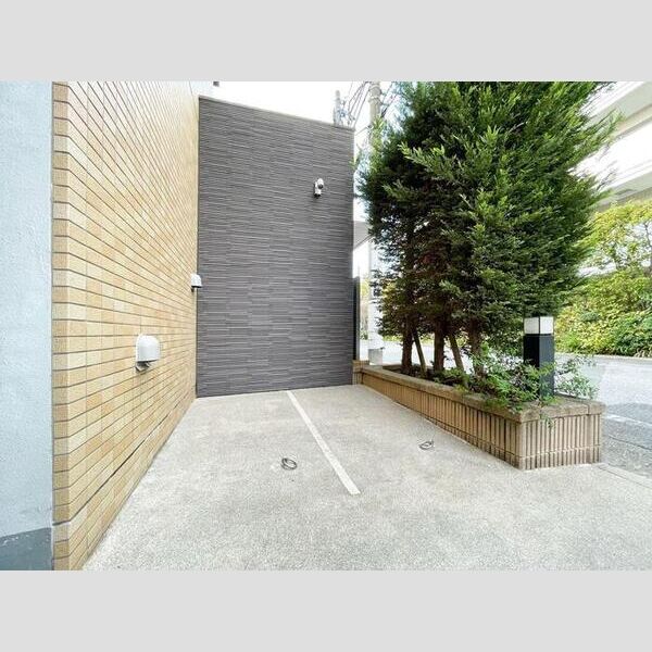 仲六郷ガーデン 駐車場