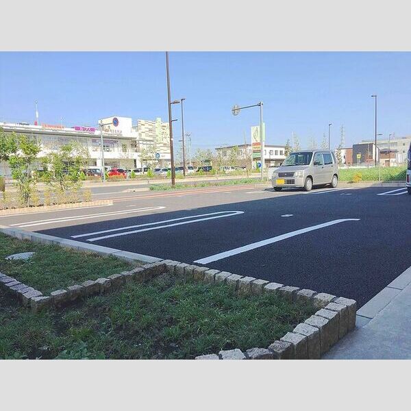 アンティポーロ 駐車場