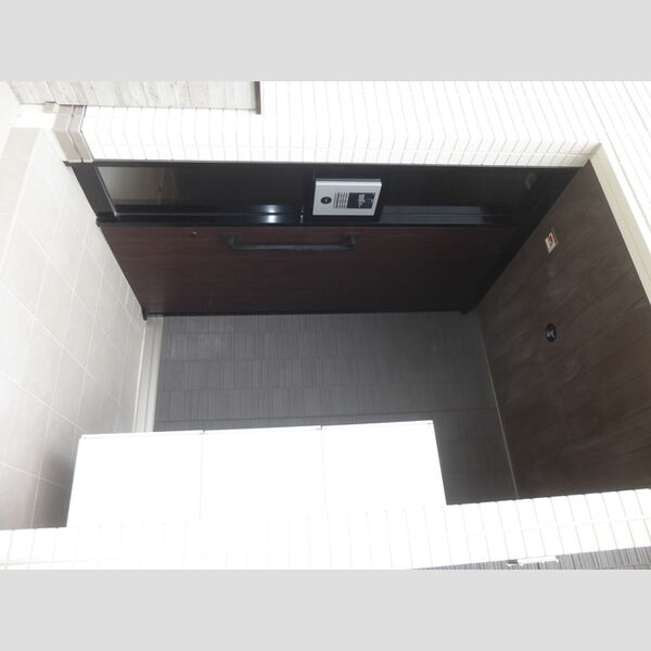 ロイヤルレジデンスⅡ102号室 エントランス