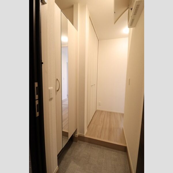 カーサリオ102号室 玄関