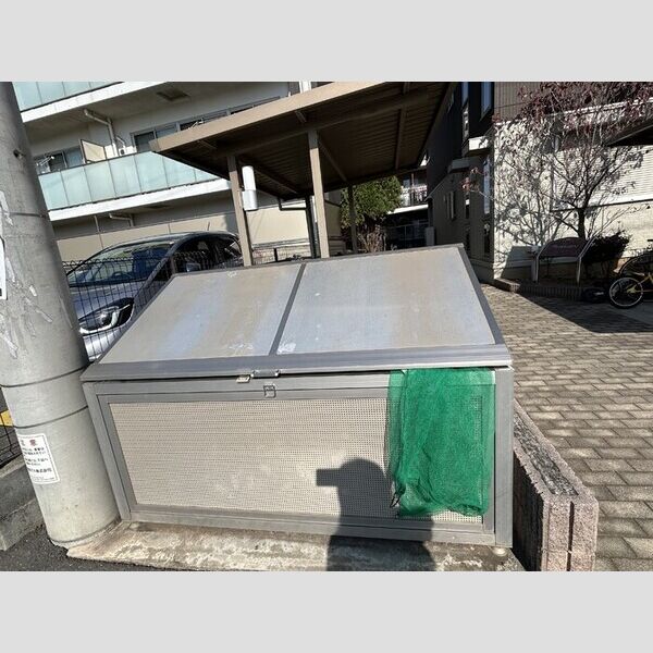 プレジャー202号室 ゴミステーション