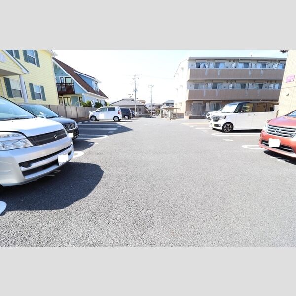 グリシーヌ 　エクラ 駐車場