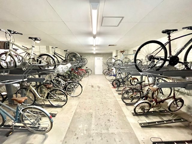 レジディア新川5階 駐輪場