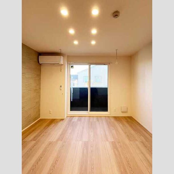 ルベルコート(RUBER COURT)202号室 リビング