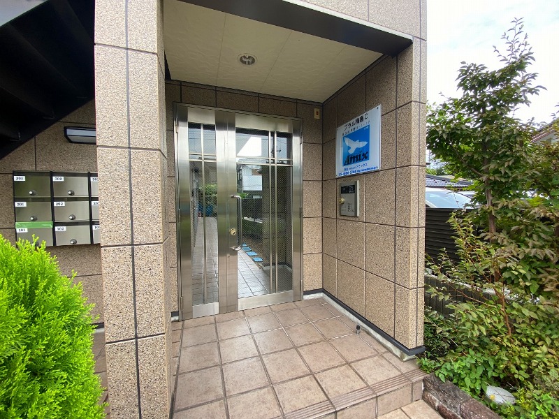 プラム梅島Ｃ1階 エントランス