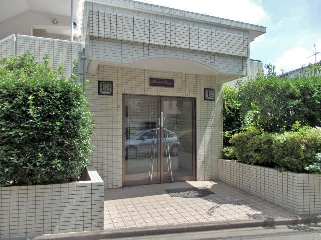 メゾングレージュ 緑のあるエントランス