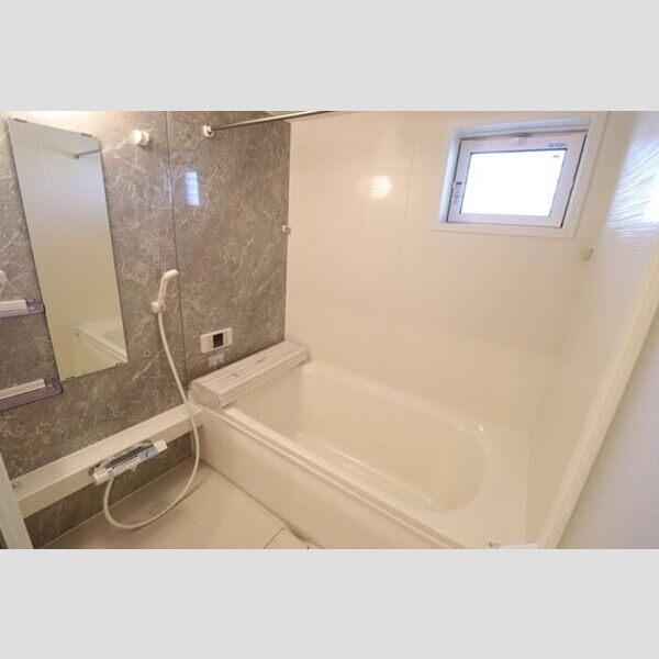 ボヌール305号室 追い焚き機能付き一坪風呂(窓付き)